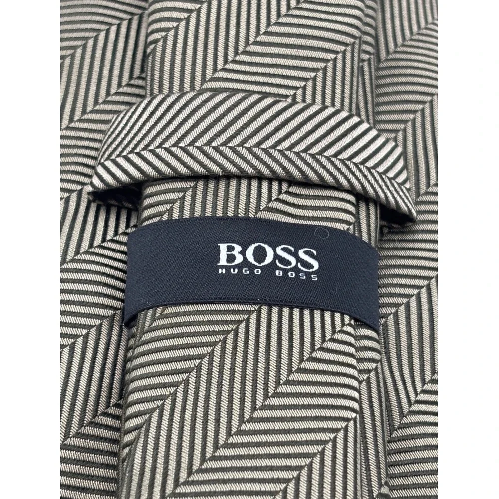 Hugo Boss BOSS 100% Silk Tie Silver Gray Herringbone Geometric Woven Designer